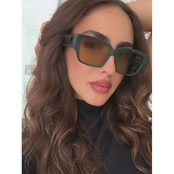 NEW Alexander McQueen AM0329S Green Unisex Sunglasses - Picture 1 of 8